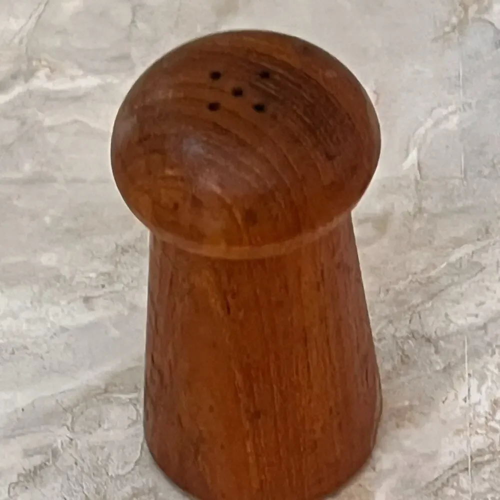 Wooden Handcrafted Salt or Pepper Shaker 4.4